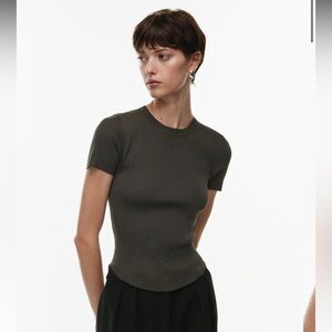 Babaton/Aritzia Tisch Top